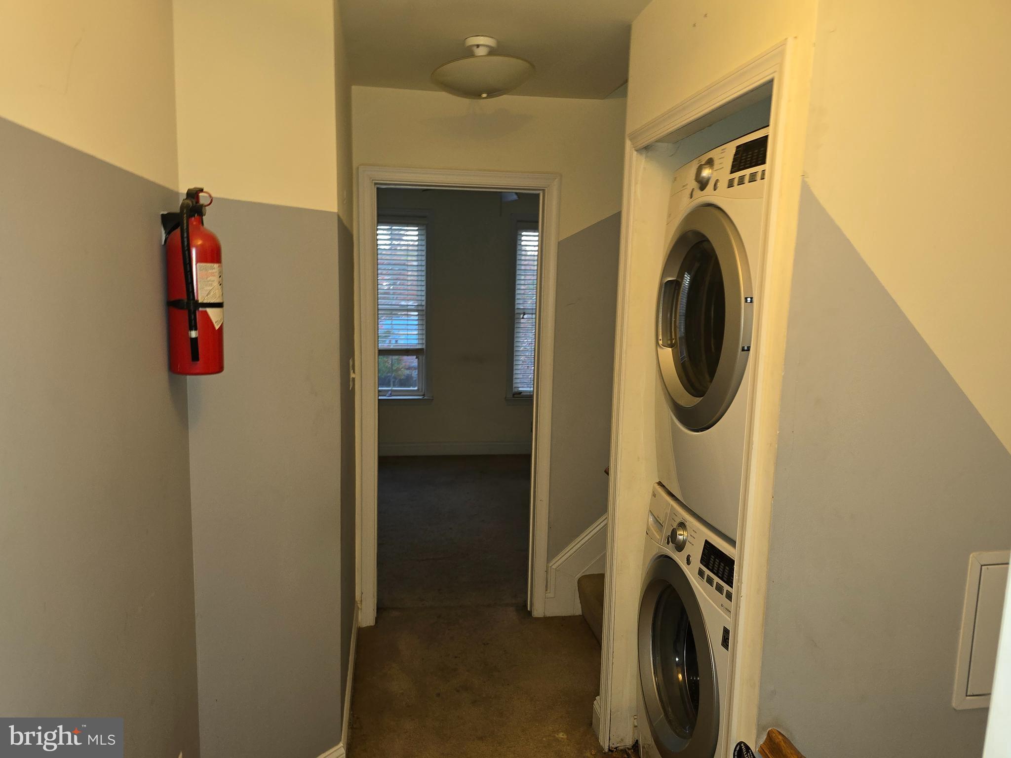 829 McHenry Street Baltimore, MD 21230 - Photo 8 of 17 a utility room with dryer and washer