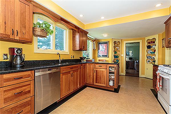 165 Radcliffe Road Belmont, MA 02478 - Photo 6 of 17