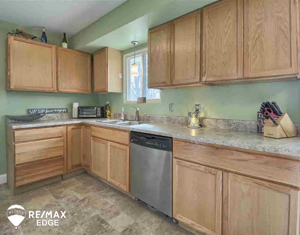 6080 East Vienna Road Clio, MI 48420 - Photo 4 of 18 21271035-3.JPG