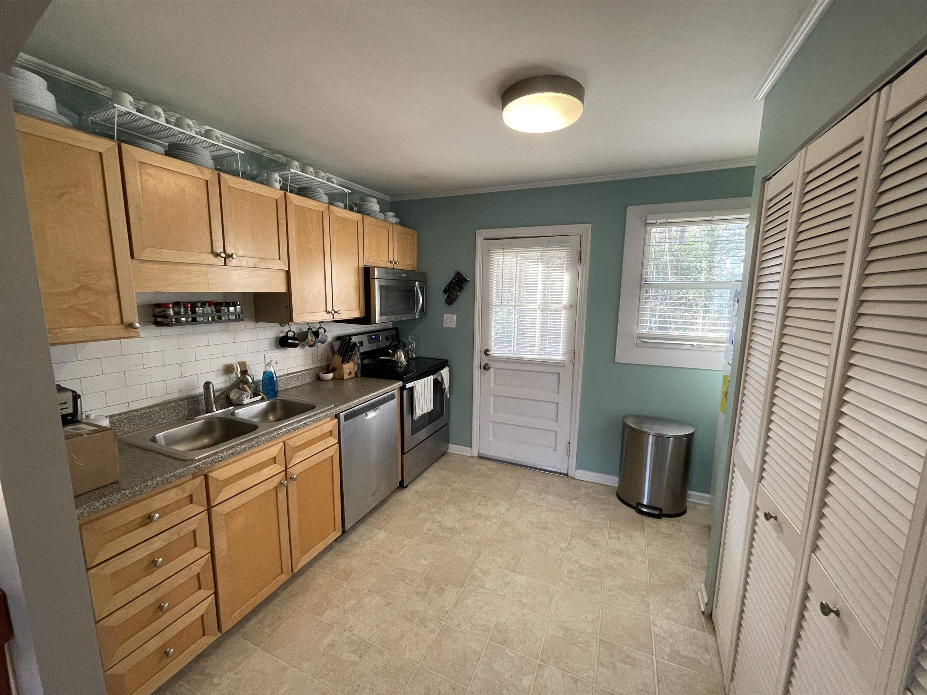2345 Bernard Street, Unit 2345 Raleigh, NC 27608 - Photo 6 of 10 Kitchen
