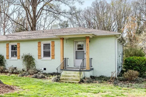 $1,350 | 5711 Oak Drive, Charlotte, NC 28216