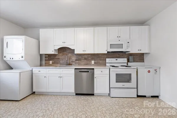 $1,350 | 5711 Oak Drive, Charlotte, NC 28216