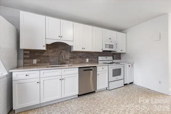 $1,350 | 5711 Oak Drive, Charlotte, NC 28216