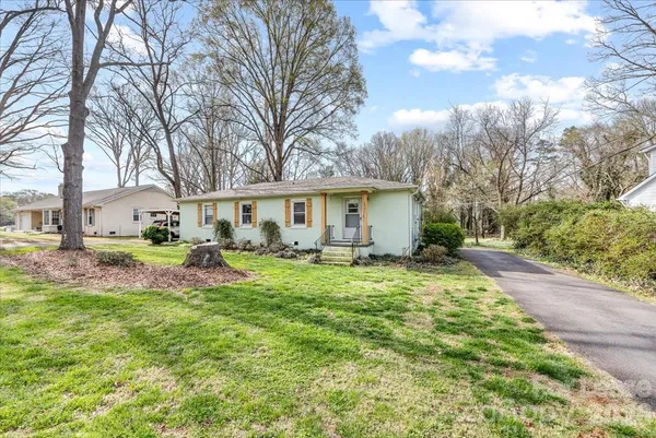 $1,350 | 5711 Oak Drive, Charlotte, NC 28216