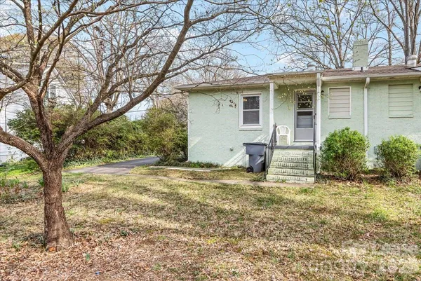 $1,350 | 5711 Oak Drive, Charlotte, NC 28216