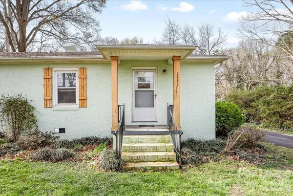 $1,350 | 5711 Oak Drive, Charlotte, NC 28216