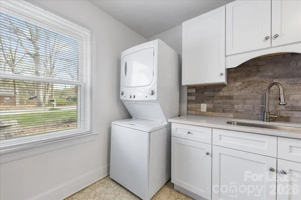$1,350 | 5711 Oak Drive, Charlotte, NC 28216
