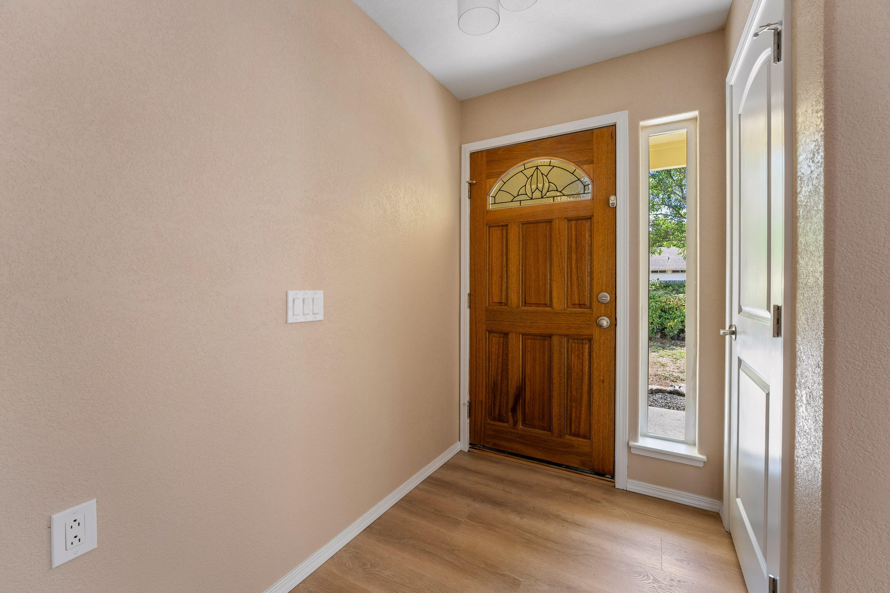 1692 Leonard Road Grants Pass, OR 97527 - Photo 5 of 36 Entry