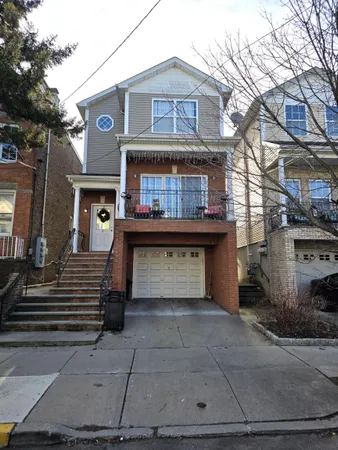 $2,700 | 28 West 17th Street, Unit 2, Bayonne, NJ 07002