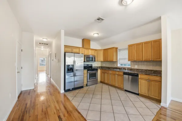 $2,700 | 28 West 17th Street, Unit 2, Bayonne, NJ 07002