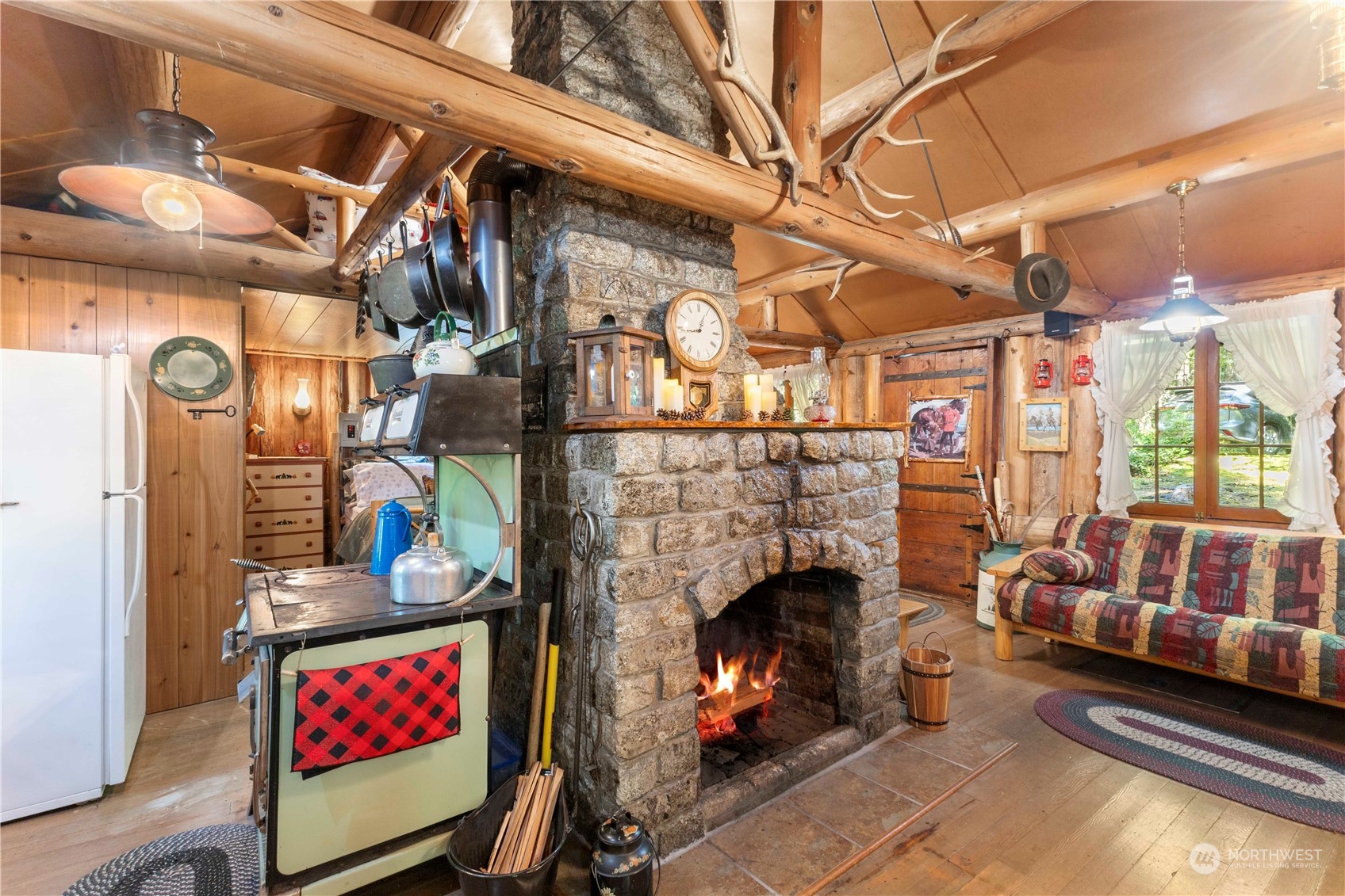 9 The Dalles Enumclaw, WA 98022 - Photo 5 of 21 a living room with furniture and a fireplace