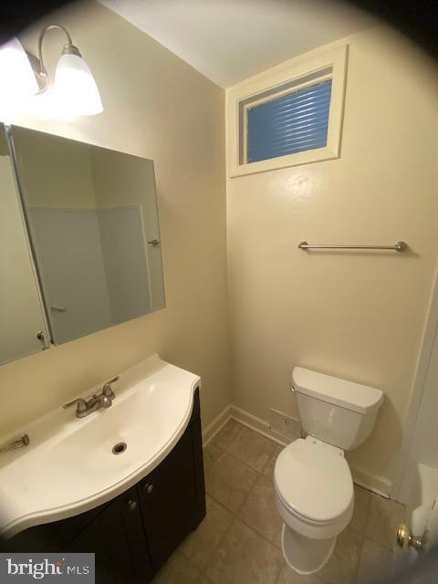 923 Malta Lane Silver Spring, MD 20901 - Photo 11 of 33 Main level hall bathroom