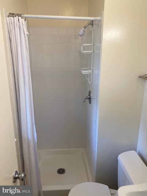 923 Malta Lane Silver Spring, MD 20901 - Photo 17 of 33 Master bath