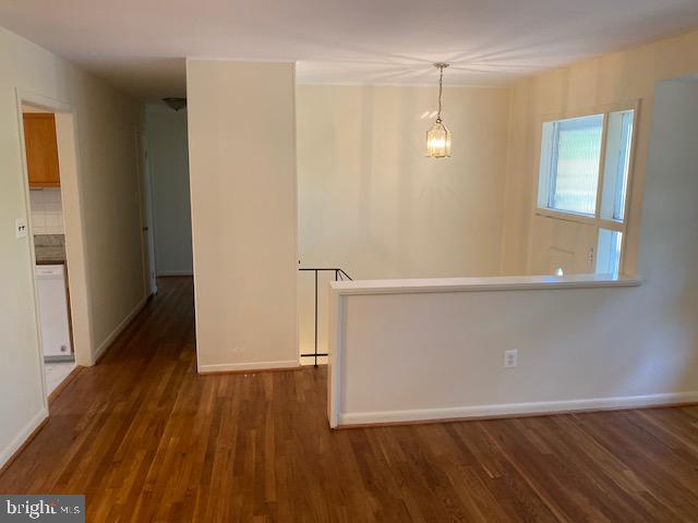 923 Malta Lane Silver Spring, MD 20901 - Photo 6 of 33 Living room facing front door