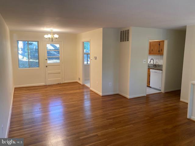 923 Malta Lane Silver Spring, MD 20901 - Photo 7 of 33 Living/Dining room