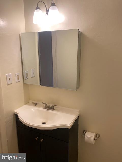 923 Malta Lane Silver Spring, MD 20901 - Photo 10 of 33 Main level hall bathroom