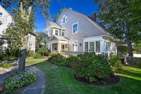 $699,900 | 6 Clinton Place, New Bedford, MA 02740