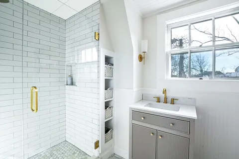 $699,900 | 6 Clinton Place, New Bedford, MA 02740