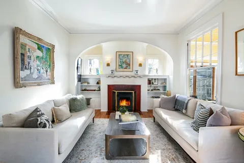 $699,900 | 6 Clinton Place, New Bedford, MA 02740