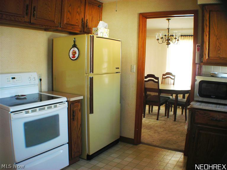 3795 Merrymound Road South Euclid, OH 44121 - Photo 6 of 13 Easy access to Dining room and Family room!