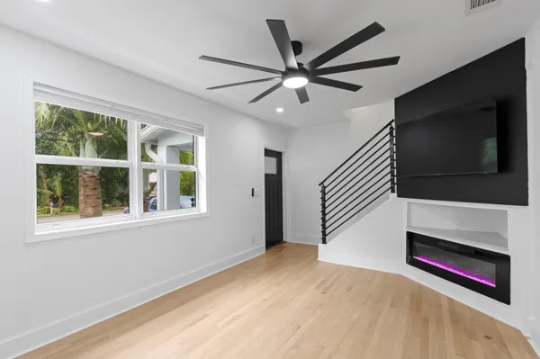 $4,199 | 711 Northeast 8th Avenue, Boynton Beach, FL 33435