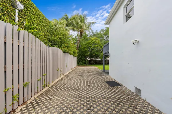 $4,199 | 711 Northeast 8th Avenue, Boynton Beach, FL 33435