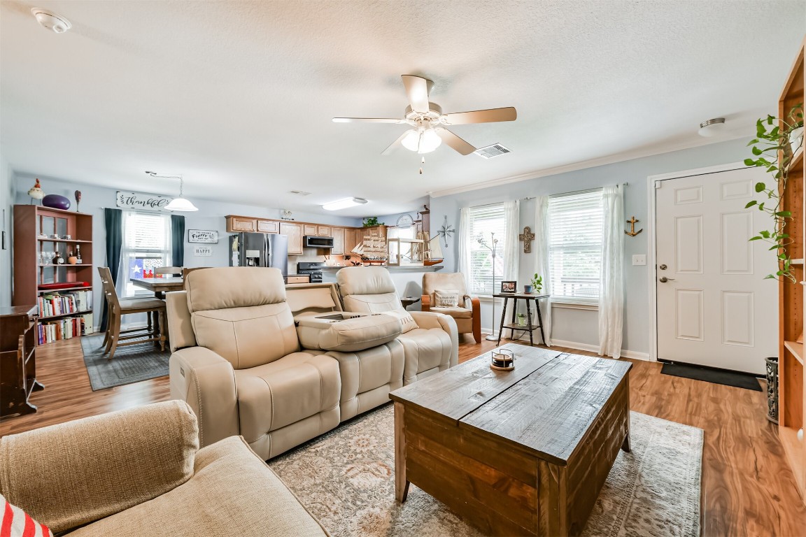 448 7th Street Dickinson, TX 77539 - Photo 11 of 32