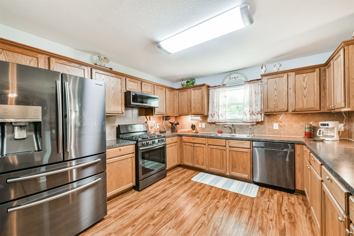 448 7th Street Dickinson, TX 77539 - Photo 12 of 32