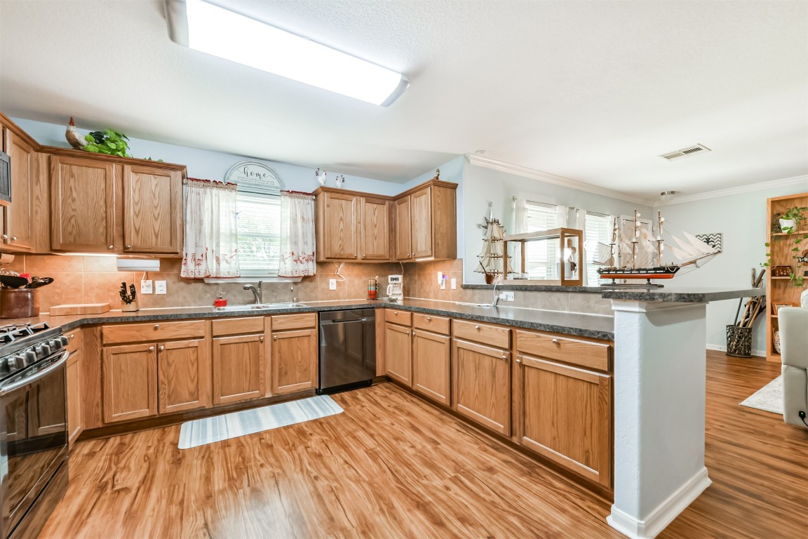 448 7th Street Dickinson, TX 77539 - Photo 13 of 32