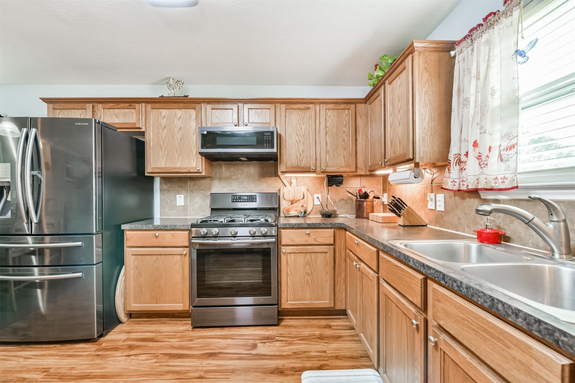 448 7th Street Dickinson, TX 77539 - Photo 15 of 32