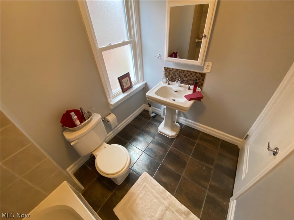 2211 Cranston Road Cleveland, OH 44118 - Photo 13 of 26 Gallery Image 13