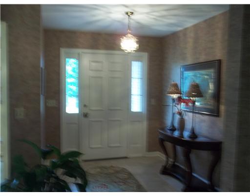 1278 Chapin Road New Castle, PA 16105 - Photo 2 of 18 Entry/Foyer.