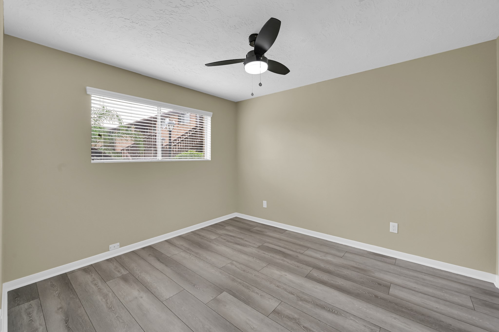 801 River Road, Unit 123F Montgomery, TX 77356 - Photo 9 of 29 Second Bedroom