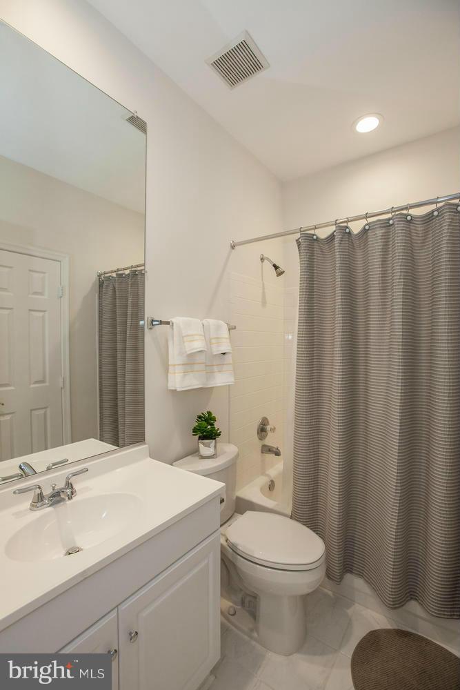 7035 Haycock Road, Unit F Falls Church, VA 22043 - Photo 19 of 30 Bath