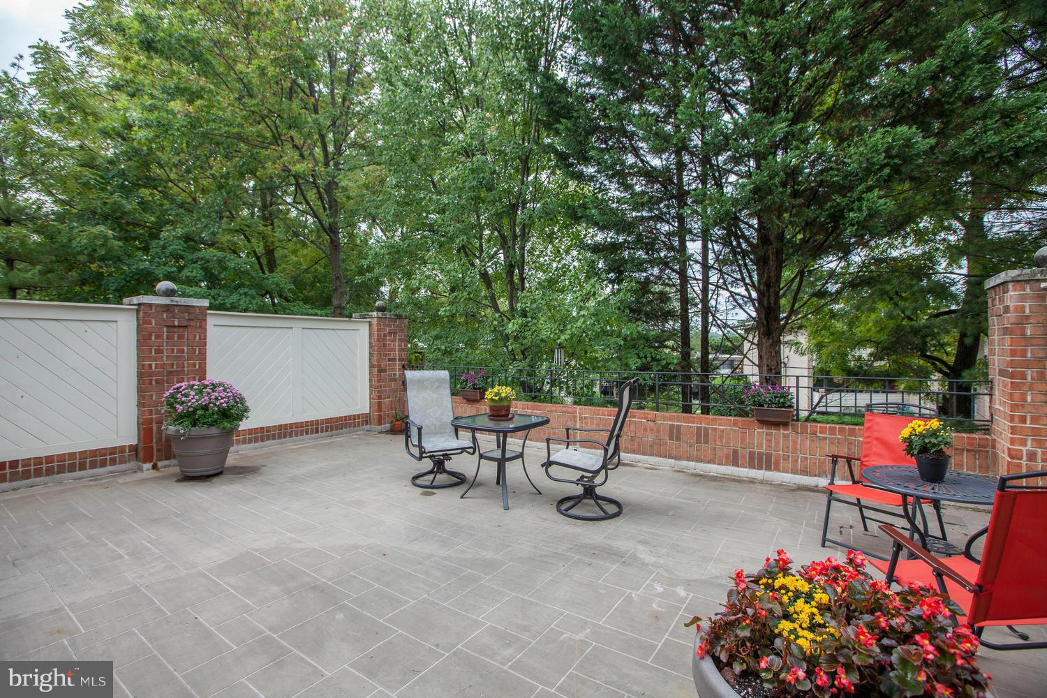 7035 Haycock Road, Unit F Falls Church, VA 22043 - Photo 23 of 30 Exterior (Rear)