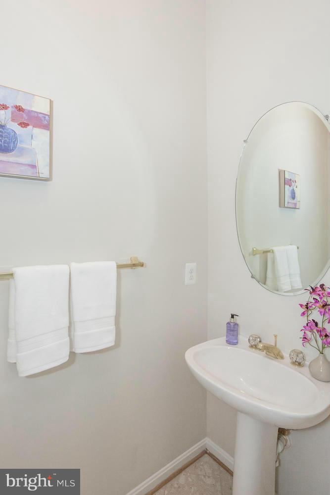 7035 Haycock Road, Unit F Falls Church, VA 22043 - Photo 5 of 30 Bath
