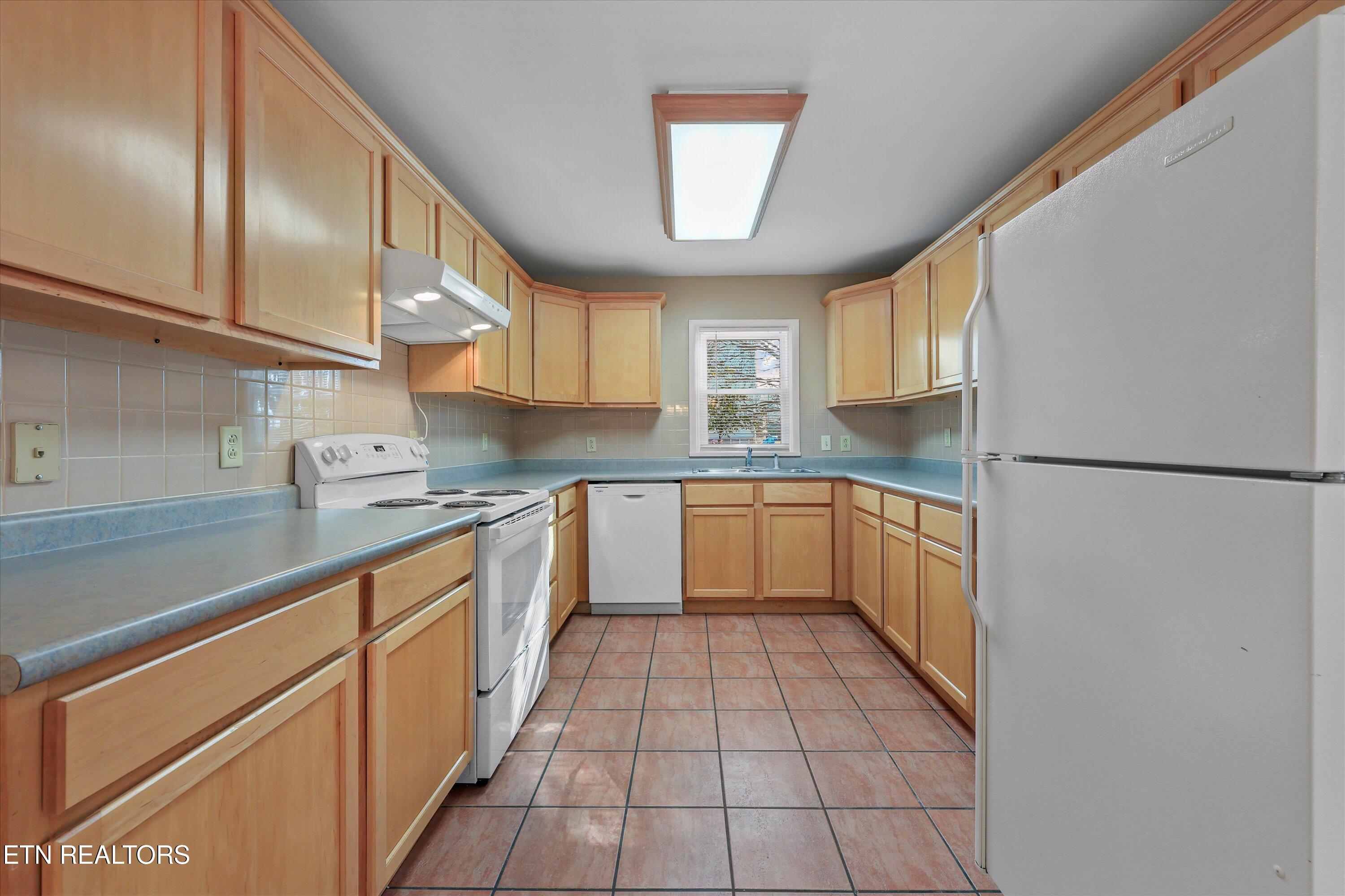 5709 Stoneleigh Road Knoxville, TN 37912 - Photo 12 of 38 13-5709 Stoneleigh Rd 07