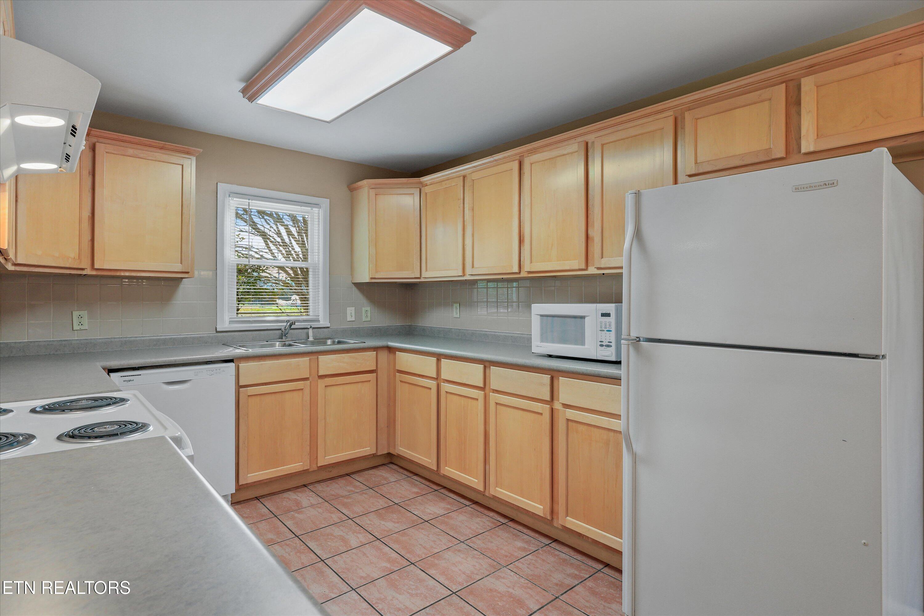 5709 Stoneleigh Road Knoxville, TN 37912 - Photo 14 of 38 15-5709 Stoneleigh Rd 09