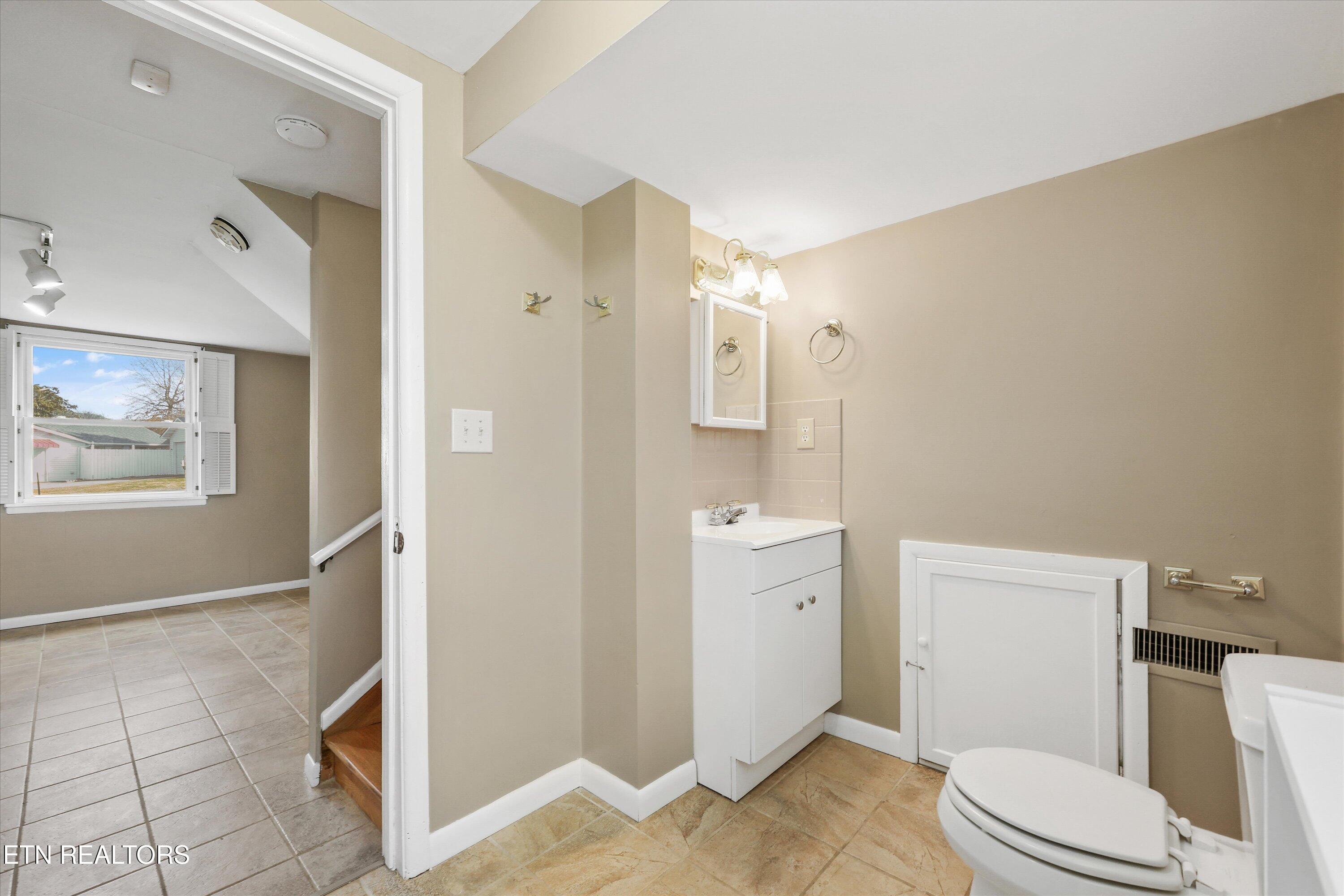 5709 Stoneleigh Road Knoxville, TN 37912 - Photo 19 of 38 20-5709 Stoneleigh Rd 14