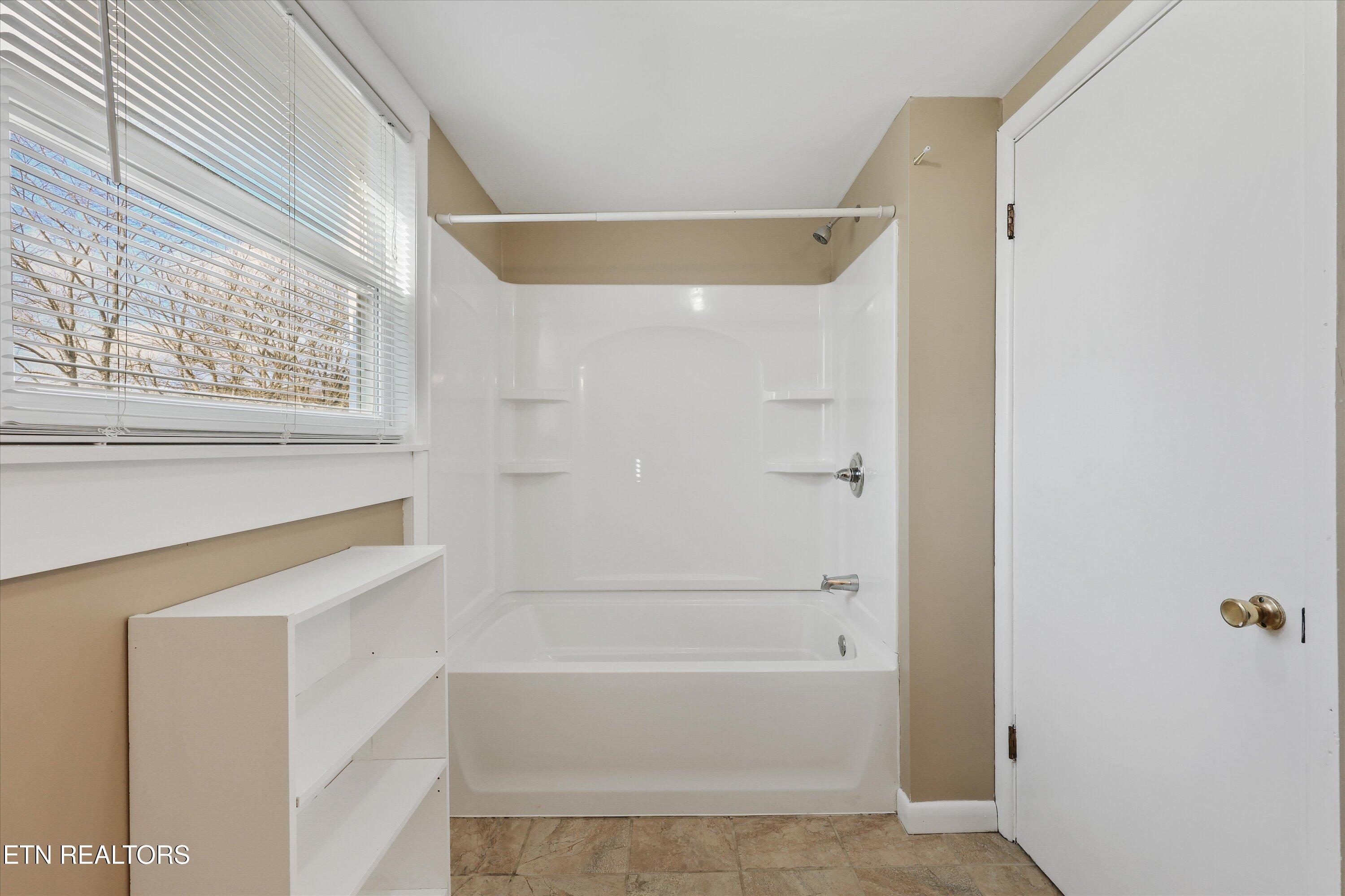 5709 Stoneleigh Road Knoxville, TN 37912 - Photo 20 of 38 21-5709 Stoneleigh Rd 15