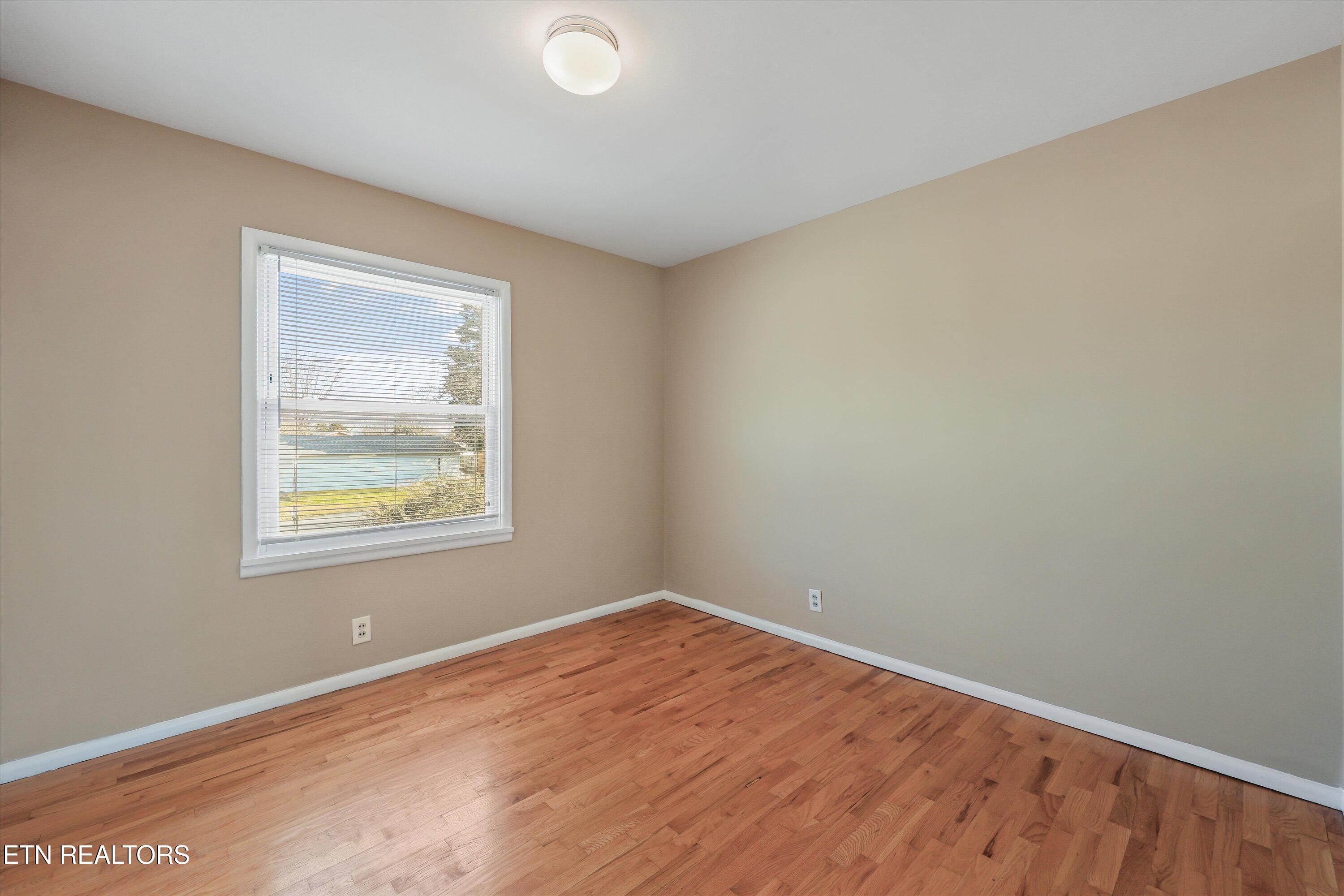 5709 Stoneleigh Road Knoxville, TN 37912 - Photo 21 of 38 22-5709 Stoneleigh Rd 16