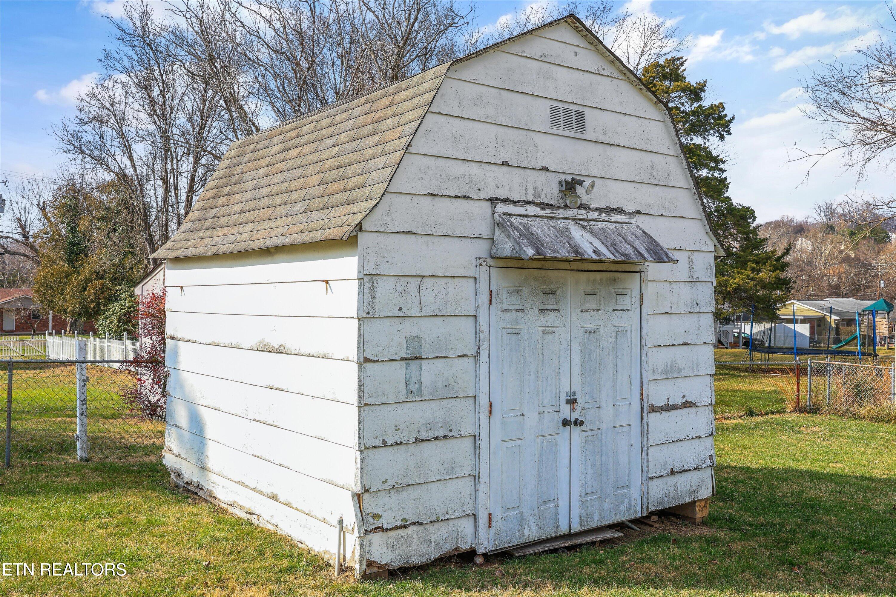 5709 Stoneleigh Road Knoxville, TN 37912 - Photo 28 of 38 29-5709 Stoneleigh Rd 25
