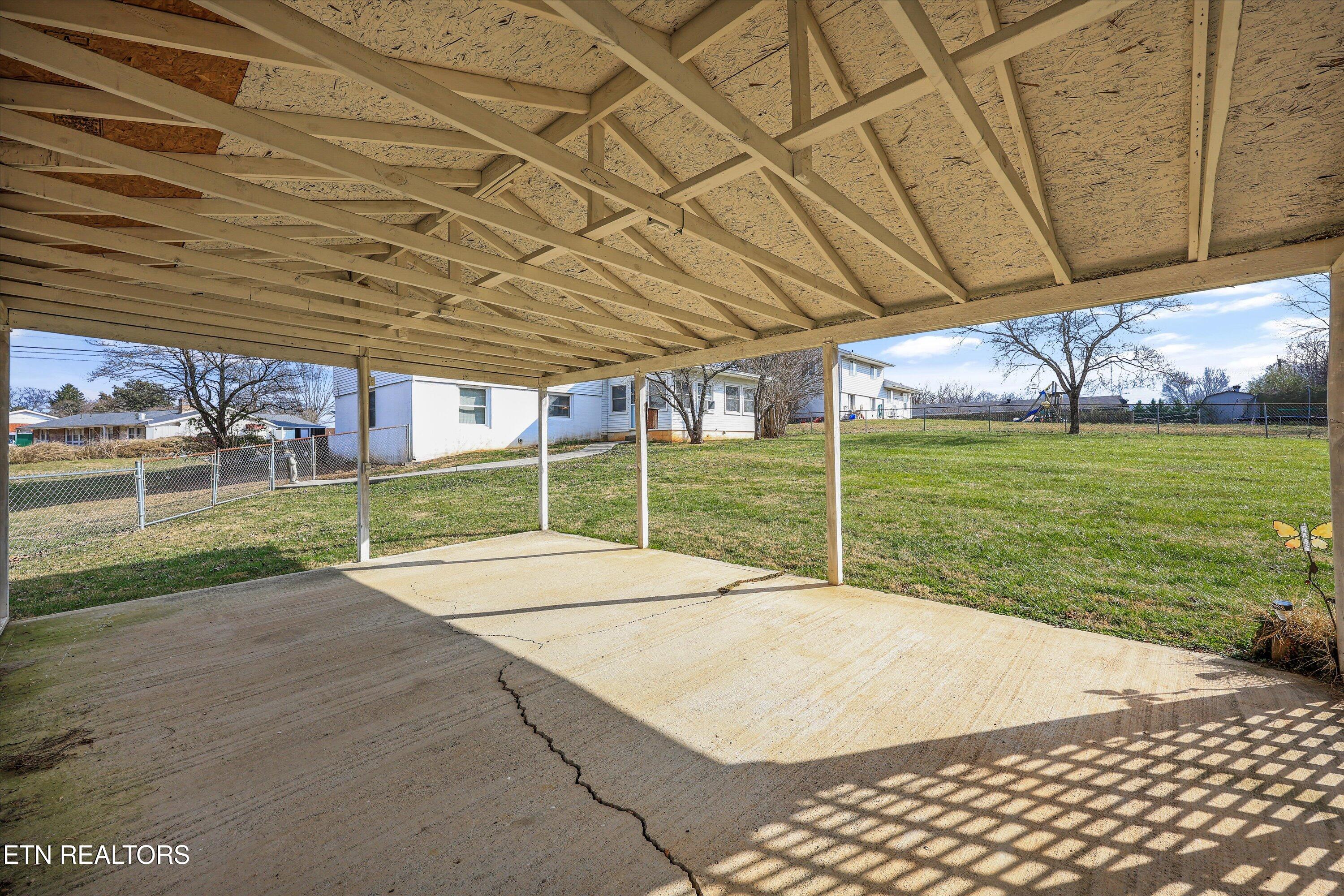 5709 Stoneleigh Road Knoxville, TN 37912 - Photo 31 of 38 32-5709 Stoneleigh Rd 23