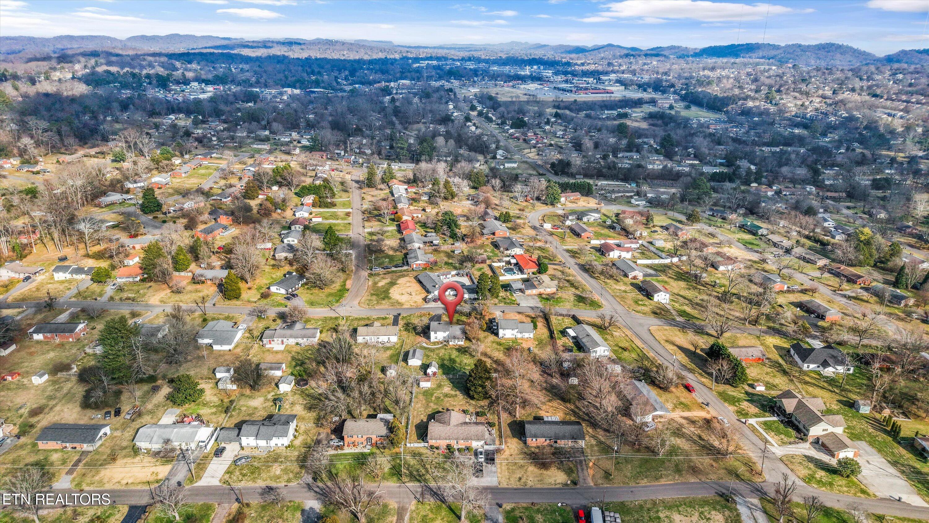 5709 Stoneleigh Road Knoxville, TN 37912 - Photo 37 of 38 39-5709 Stoneleigh Rd 32