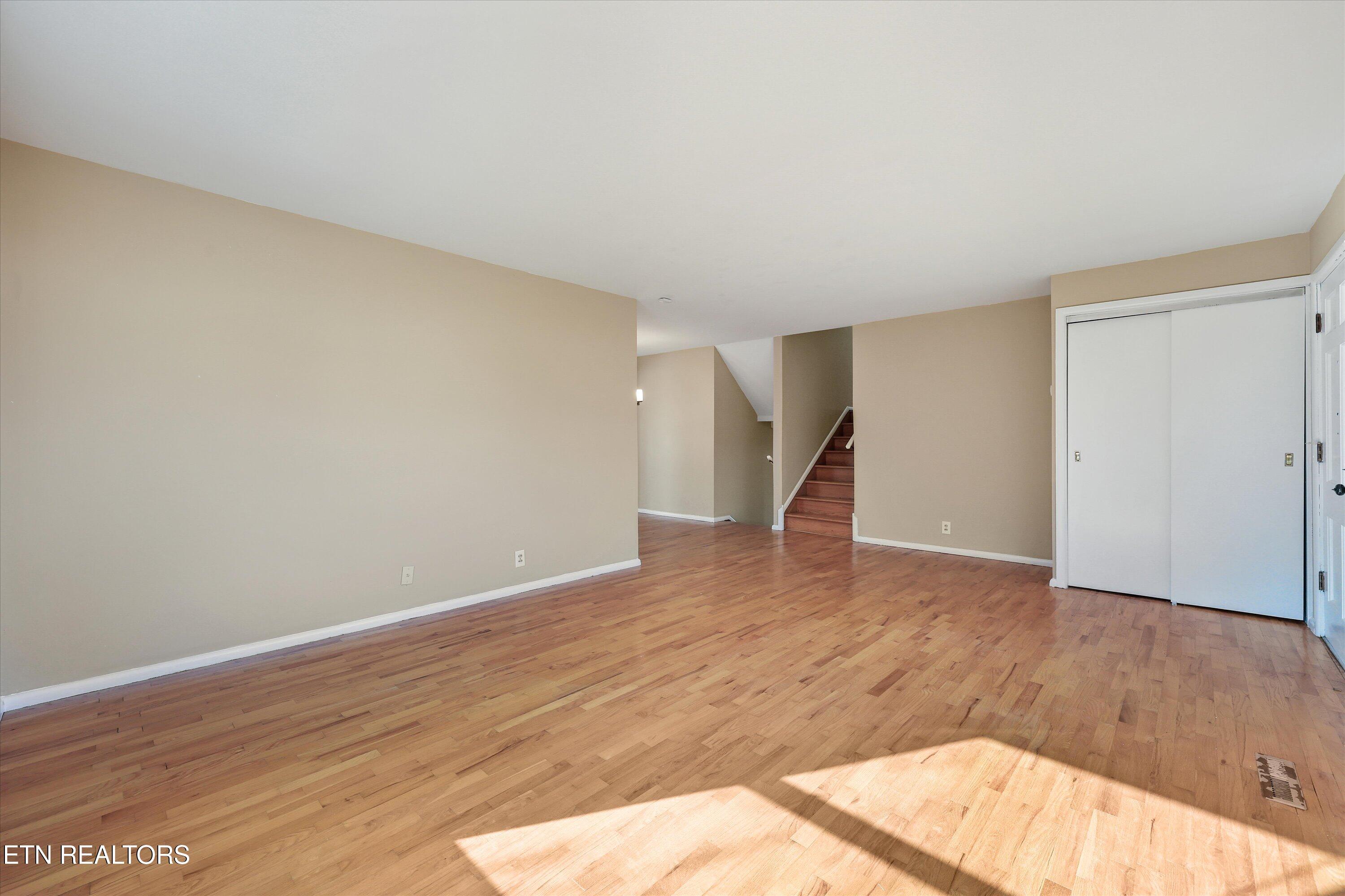 5709 Stoneleigh Road Knoxville, TN 37912 - Photo 7 of 38 08-5709 Stoneleigh Rd 02