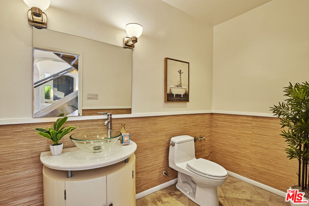29417 Bluewater Road Malibu, CA 90265 - Photo 23 of 34