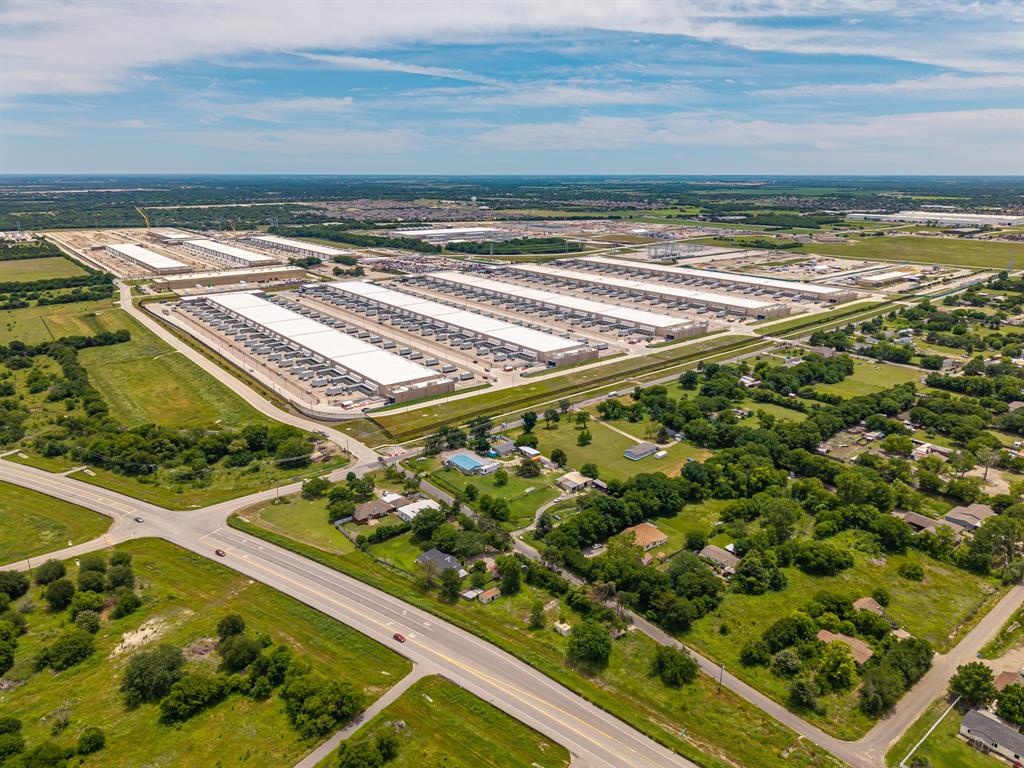 601 Houston School Road Red Oak, TX 75154 - Photo 32 of 32 Expansive industrial complex featuring multiple large-scale buildings with extensive rooftops and surrounding paved areas