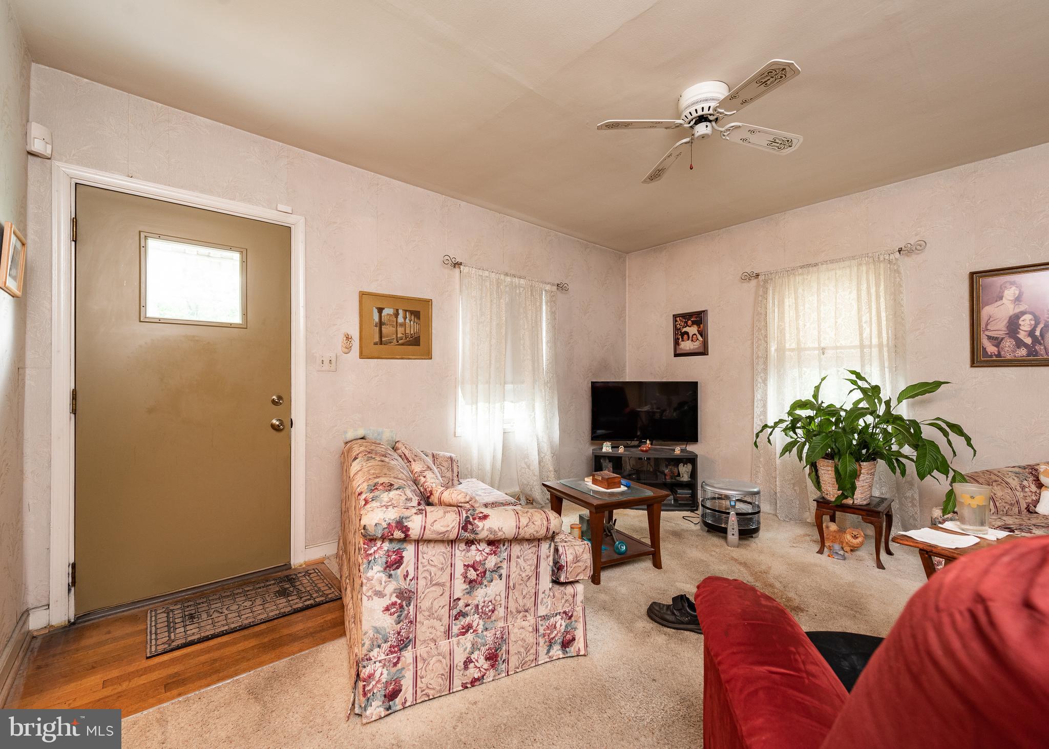 5910 Taylor Road Riverdale, MD 20737 - Photo 3 of 21 Living Room
