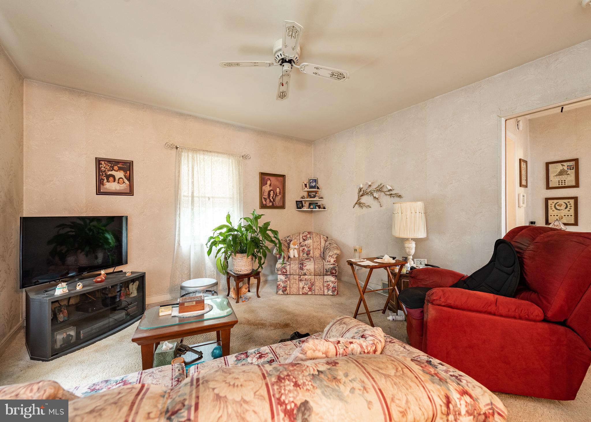5910 Taylor Road Riverdale, MD 20737 - Photo 4 of 21 Living Room