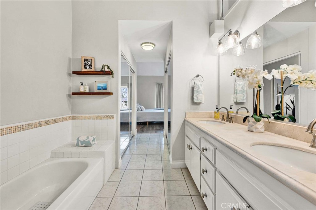 789 Grayling Bay Costa Mesa, CA 92626 - Photo 26 of 42 a spacious bathroom with a tub sink and mirror